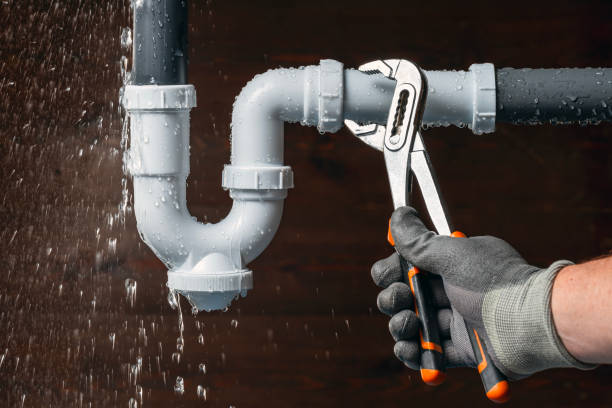 Professional Emergency Plumber technician working in Muldoon, TX